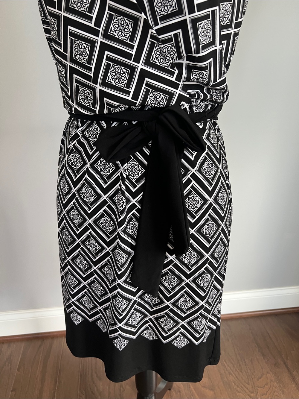 White House Black Market Faux Wrap Dress - Picture 3 of 7